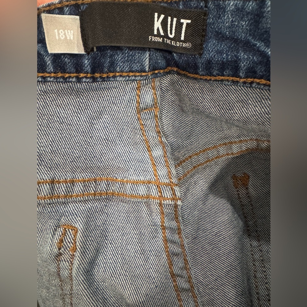 KUT JANE HIGH RISE SHORT - Picture 4 of 6